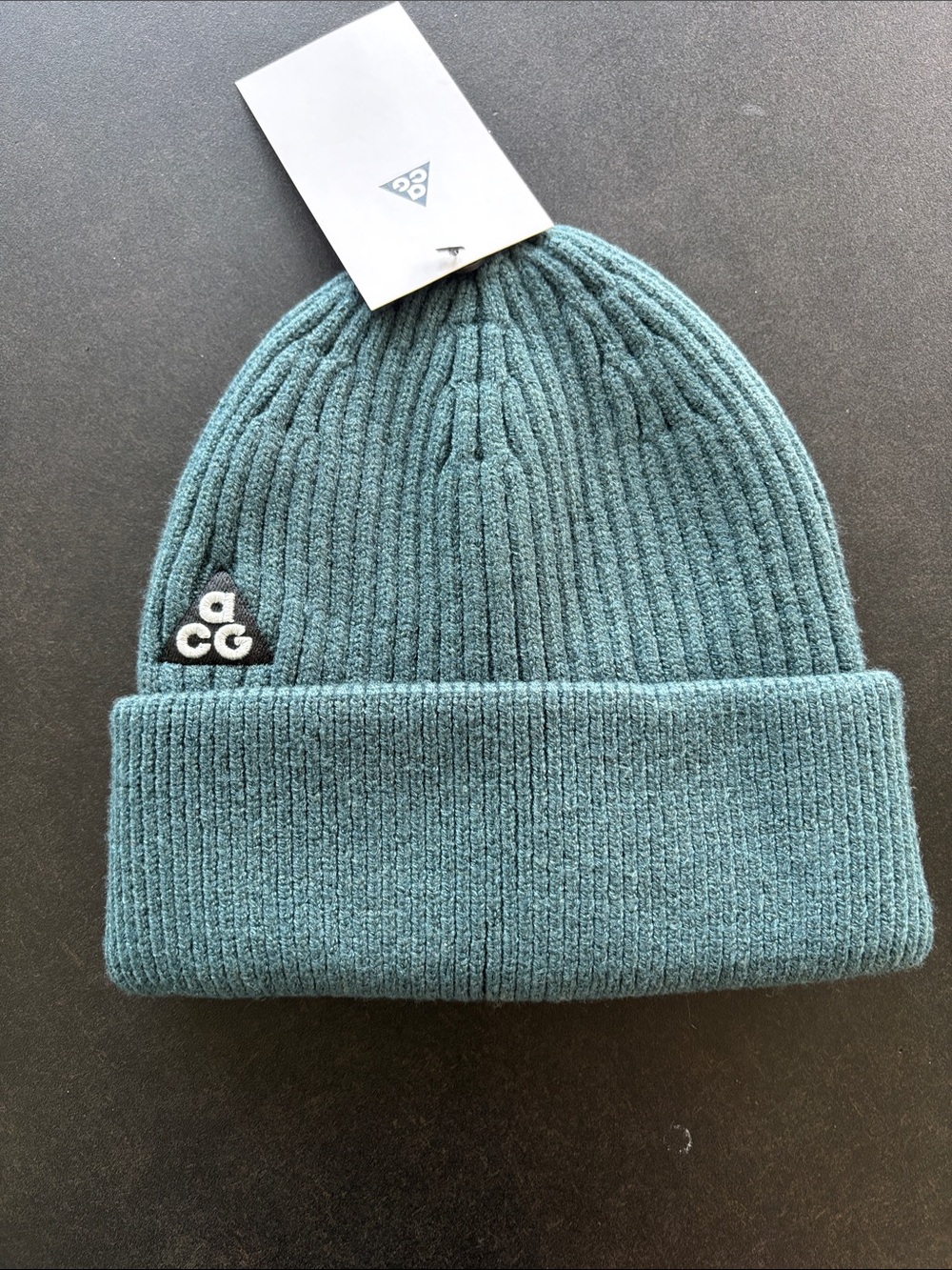 Nike ACG Faded Spruce Ribbed Fold-Over Beanie - Picture 5 of 5